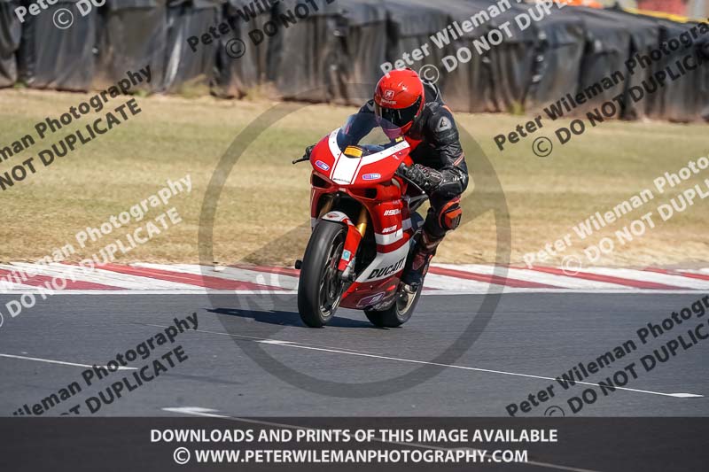 donington no limits trackday;donington park photographs;donington trackday photographs;no limits trackdays;peter wileman photography;trackday digital images;trackday photos